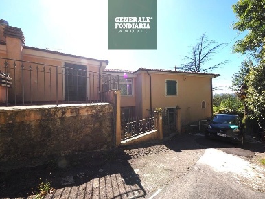 Foto Case semi ndipendenti a Podenzana di 130 m² con 6 locali in vendita