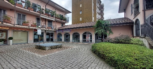Foto Ufficio in Piazza Galileo Galilei, Besana in Brianza Centro di 115 m²