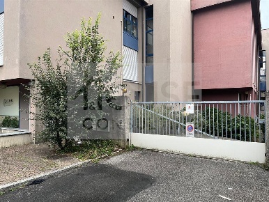 Foto Box in Via E. G. Falck, Arcore Centro di 29 m² in vendita