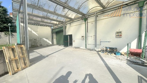 Foto Capannone industriale in via M. Buonarroti, Usmate Velate Usmate