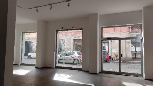 Foto Negozio in Via Volta, Monza San Biagio di 200 m² con 3 locali