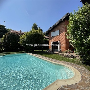 Foto Villa unifamiliare a Presezzo di 281 m² in vendita