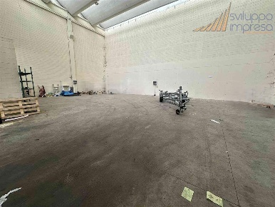 Foto Capannone industriale in SABOTINO, Desio di 315 m² con 2 locali