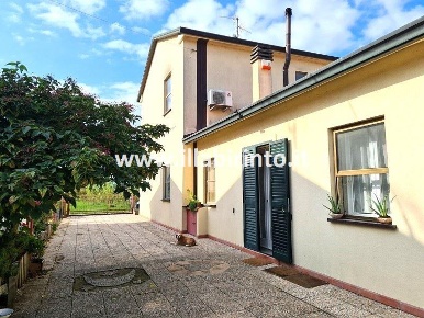 Foto Casa indipendente a Faenza di 209 m² in vendita
