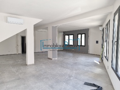 Foto Attività commerciale in via dell'Olmo 89, Campi Bisenzio di 160 m²