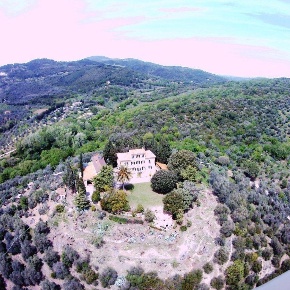 Foto Casa indipendente a Campiglia Marittima di 500 m² con 17 locali