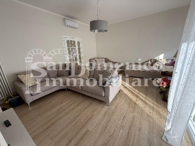 Foto Villa unifamiliare a Pisa Tirrenia di 270 m² con 12 locali in vendita