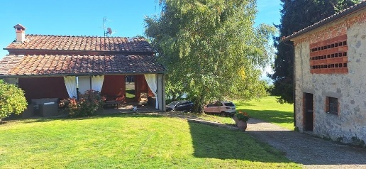 Foto Casale a Pescaglia di 320 m² con 10 locali in vendita