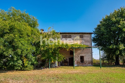 Foto Casa indipendente a Modena Torrazzi di 221 m² con 7 locali in vendita