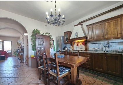 Foto Casa indipendente a Lamporecchio Centro di 350 m² con 12 locali