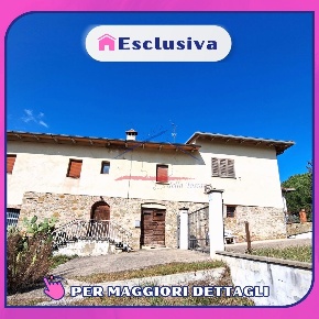 Foto Appartamento a Lucignano di 350 m² con 9 locali in vendita