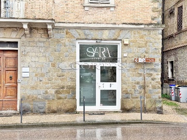 Foto Locale commerciale in Via Alessandro Manzoni, Perugia di 30 m²