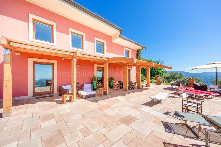 Foto Villa unifamiliare in Via delle Sezioni 6799, Massarosa di 300 m²