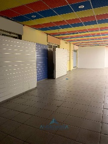 Foto Locale commerciale a Casavatore di 500 m² con 4 locali in affitto