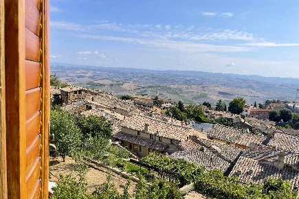 Foto Appartamento a Montalcino Centro di 115 m² con 5 locali in vendita