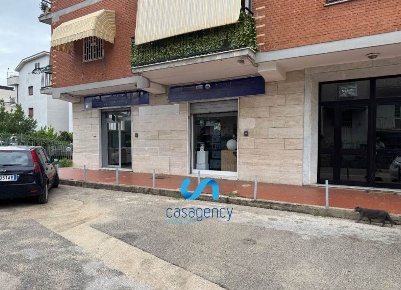 Foto Locale commerciale in VIA SANT'ANTONIO, Caserta Falciano di 80 m²