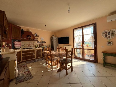 Foto Appartamento a Castellina Marittima di 66 m² con 3 locali in vendita
