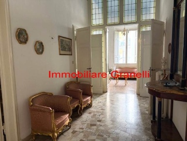 Foto Appartamento a Firenze Le Cure di 143 m² con 6 locali in vendita