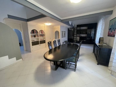 Foto Appartamento a Follonica Centro di 188 m² con 9 locali in vendita