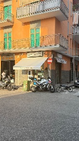 Foto Attività commerciale in Via Santa Margherita, Salerno di 40 m²