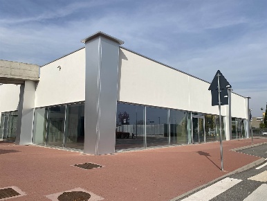 Foto Attività commerciale in via enrico fermi, Curno di 200 m² con 1 locali