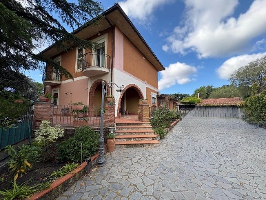 Foto Villa unifamiliare in via Tardaria 69, Pedara Centro di 210 m²