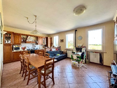 Foto Case semi ndipendenti a Bagnolo San Vito di 139 m² con 4 locali
