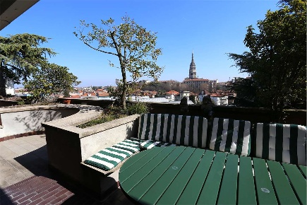 Foto Attico in via Alcarotti 1, Novara San Martino di 423 m² con 8 locali