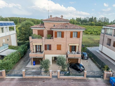 Foto Attico in via marco biagi 12, Carpi di 150 m² con 4 locali in vendita