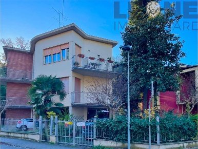 Foto Villa a schiera a Vignola di 205 m² con 8 locali in vendita