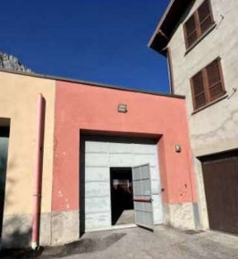 Foto Magazzino in Via Padre Domenico Mazzucconi, Lecco Rancio di 491 m²