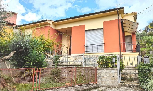 Foto Villa unifamiliare in Via di Arliano, Lucca Nozzano - Arliano