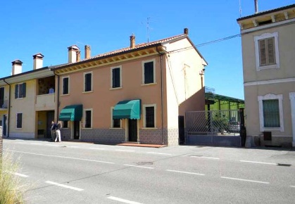 Foto Casa indipendente in Via Regina Margherita, Mozzecane Centro di 227 m²