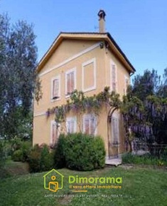 Foto Appartamento in Via Dei Boschi 01015 Sutri VT Italia, Sutri di 600 m²