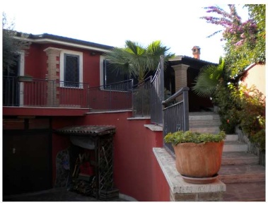 Foto Villa bifamiliare in Viale Ascanio 34, Pomezia di 278 m² con 7 locali
