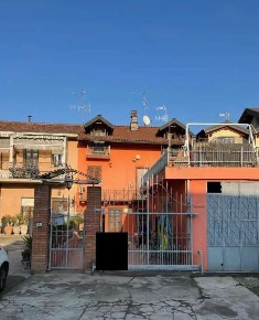 Foto Villa a schiera in Via Foratella, Gassino Torinese di 222 m²