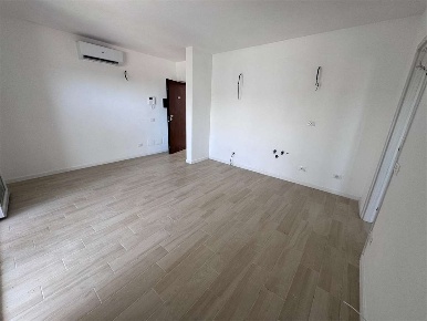 Foto Appartamento in Via Pratica di Mare  45, Pomezia di 65 m² con 3 locali