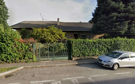 Foto Villa unifamiliare in Via Trieste  11, Albiate di 324 m² con 9 locali