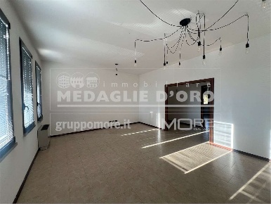 Foto Ufficio in Via Malavolti 100, Modena Crocetta di 150 m² con 4 locali