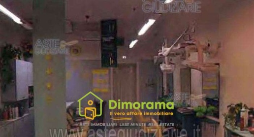 Foto Negozio in Via Provinciale Lucchese 340, Uzzano Santa Lucia di 60 m²