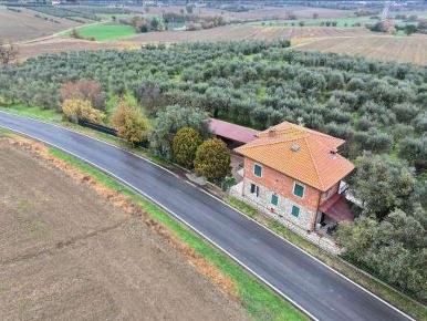 Foto Villa unifamiliare in SP304, Castiglione del Lago Badia di 164 m²