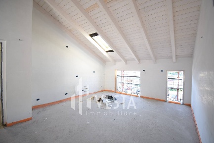 Foto Appartamento in Via Cerri, Merate Centro di 149 m² con 4 locali
