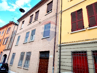 Foto Appartamento a Ferrara Centro Storico di 130 m² con 6 locali