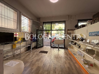 Foto Negozio in Via Camillo Casarini, Bologna Saffi di 174 m² in vendita