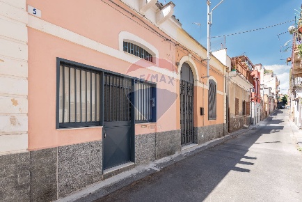 Foto Casa indipendente in via Ogliastro, Catania Cibali di 80 m² in vendita