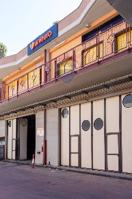 Foto Locale commerciale in VIALE CRISTOFORO COLOMBO, San Giovanni la Punta