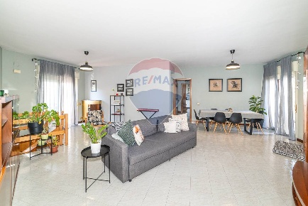 Foto Appartamento in via caramme, Valverde di 144 m² con 5 locali