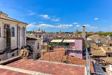 Foto Attico in Via Dei Pianellari, Roma Montecitorio di 290 m² con 8 locali