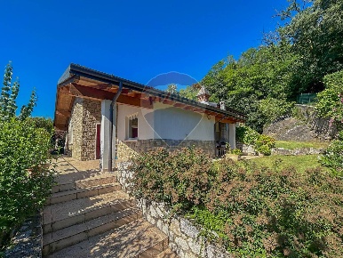 Foto Villa singola a Gavardo Gavardo Sopraponte di 236 m² con 9 locali