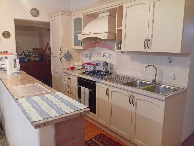 Foto Case semi ndipendenti a Pescantina di 353 m² con 10 locali in vendita